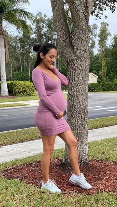 Pregnant Women Fashion, Cool Mom Style, Spring Maternity Outfits, Months Of Pregnancy, Cutest Dress, Spring Maternity, Maternity Brands, Big Women Fashion, Maternity Outfits