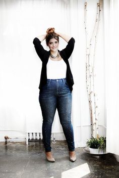 It's amazing to see how plus-size models are getting more exposure in the fashion industry, social media, and photography. Due to plus size photo poses, they Models