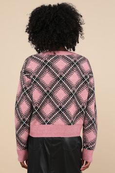 Get ready for trendsetting 'fits all winter long in the Steve Madden Becka Pink and Black Plaid Long Sleeve Pullover Sweater! Soft and stretchy sweater knit boasts an edgy, plaid design as it shapes long sleeves and a crew neckline. Relaxed bodice continues down to a subtly cropped hem. Ribbed knit accents the neckline, cuff, and hem. Fit: This garment fits true to size. Length: Size medium measures 21" from shoulder to hem. Bust: Great for any cup size. Waist: Loosely Fitted. Undergarments: May Plaid Pullover, Puff Sleeve Sweater, Long Sleeve Pullover Sweater, Plaid Design, Tops Fall, Cup Size, Sweater Knit, Winter Fashion Outfits, Black Plaid