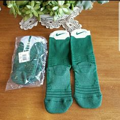 Nwt, In Bag, Nike Performance Cushioned Basketball Socks. You Get Two Pair! Bag Nike, Basketball Socks, Crew Cut, Crew Cuts, Nike Green, Athletic Socks, White Color, Nike Men, Basketball