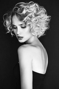 Short Curls, Short Curly Hair, Stylish Hair, Beautiful Woman, Wavy Hair, Short Curly, Curly Bob, Hair Ideas, Straight Hairstyles