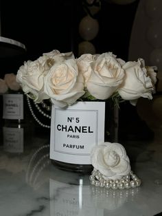 #roses #whiteflowers #bouquet #chanel #chanelbirthdaytheme #diy #pearls Chanel Birthday Aesthetic, Chanel Flower Vase, Chanel Flower Bouquet, Chanel Themed Party, Chanel Theme Party, Chanel Bouquet, Coco Chanel Party Theme, Vintage Chanel Aesthetic