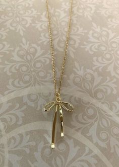 Simple Gold Necklace, Relationship Pics, Bow Pendant, Pendant Necklace Simple, Gold Necklace Simple, Bow Necklace, Jewelry Accessories Ideas, Dope Jewelry, Bow Jewelry