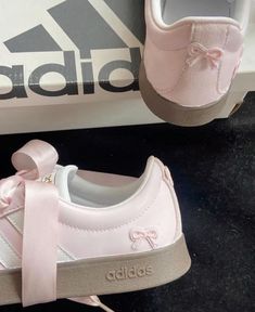 Pink Thing, Pretty Sneakers, Pretty Shoes Sneakers, Random Items, Shoe Wishlist, Aesthetic Lifestyle, Sketch Ideas, Shoe Inspo, Girly Shoes