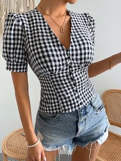 Gingham Tops For Women, Designer Clothing Patterns, Mode Batik, Gingham Top, Women Blouses Fashion, Chic Summer Outfits, Batik Fashion, Pretty Shirts, Gingham Tops