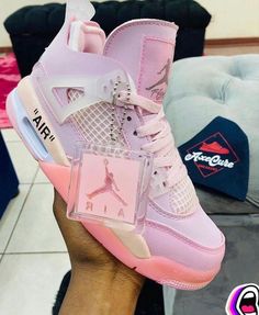 Iphone Cases For Women, Nike Shoes Women Fashion, Pretty Sneakers, Jordans Shoes, Dr Shoes, Nike Shoes Girls, Nike Fashion Shoes, Preppy Shoes, Jordan Shoes Girls