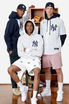 Baseball Fashion Mens, New York Jersey Outfit, Yankees Baseball Outfit, Base Ball Jersey Outfit, Yankee Jersey Outfit Men, Baseball Style Outfits Men, Hoodie With Jersey Outfit, Baseball Jerseys Outfit, Dodgers Outfit Men