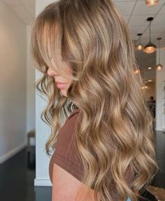 Neutral Dark Blonde Hair, Biscuit Blonde Hair, Warm Bronde, Best Fall Hair Colors, Light Brunette Hair, Rambut Brunette, Dark Blonde Hair Color, Honey Brown Hair, Brown Hair Inspo