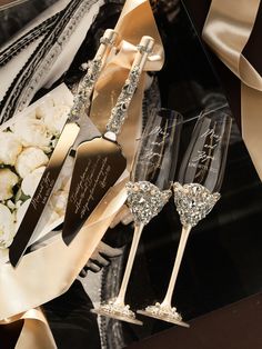 Wedding Serving Set, Things To Have At A Wedding, Beautiful Wedding Cakes Romantic, Most Unique Engagement Rings, Unique Wedding Cakes Elegant Romantic, Wedding Cake Champagne Color, Wedding Guest Gifts Ideas, Fancy Wedding Ideas, Wedding Cakes Elegant Unique