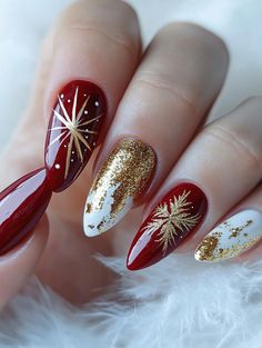 A set of simple and elegant Christmas nail designs in deep red, dark green, and soft nude. Each look features subtle details like silver branches, gold glitter, and delicate gold accents. Perfect for a festive yet classy holiday look.   #ChristmasNails #HolidayNails #SimpleNails #FestiveNails #WinterNails #NailInspiration #ChallengeFestività Simple Glitter Christmas Nails, Christmas Nails Gold And Red, Silver And Gold Christmas Nails, Red Nails With Gold Glitter, Christmas Nails Red And Gold, Red And Gold Christmas Nails, Nude Christmas Nails