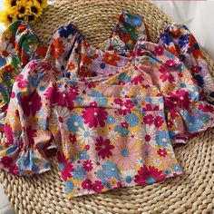 Off shoulder crop top, flared sleeves, new style, sweet, printed short T-shirtMaterial:cotton,linenColor:black,pink,blue,green,khakiFeatures:printed,floralSize(cm):free 1inch=2.54cmlength:36,bust:70-84,sleeve:27Note:Due to different measurement methods,there will be 1-3 error(unite:cm), please understand.&ltp&gtPlease check the size carefully when you choose items,thank you.</p>&ltbr/> Off Shoulder Crop Top, Short T Shirt, Shoulder Crop Top, Crop Top Blouse, Green And Khaki, Different Fabrics, Flared Sleeves, New Style, Printed Shorts