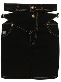 black stretch-cotton denim contrast stitching belt loops cut-out detailing side Baroque buckle detailing classic five pockets logo patch to the front and rear straight hem front button and zip fastening with logo-embossed buttons Versace Baroque, Mini Skirt Black, V Cute, Black Tweed, City Dress, Ballet Pumps, Versace Jeans Couture, Van Cleef Arpels, Summer Beach Wear