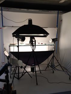 a photo studio setup up with lights and equipment for lighting the image in front of it