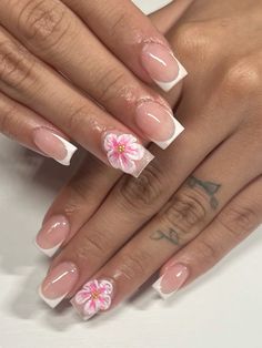 insta @imtznails 2000s Nails Acrylic Flower, Nail Inspo Summer Flower, Builder Gel Flower Nails, French With 3d Flower, French Tip With Design Nails, 3d Flower Nails Short, 3 D Flower Nails, Nail Design Short Square, Pink Nails With Flower Design