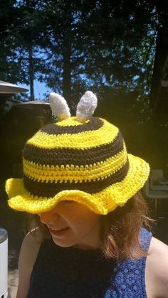 Super cute handmade crochet bee hat!! This bucket hat is adorable and comfy :) Circumference is approximately 23 inches, but one size fits most as it can stretch. Bee Bucket Hat Crochet, Disney Crochet Bucket Hat, Disney Bucket Hat, Crochet Bumble Bee, Bee Hat, Minion Crochet, Quick Crochet Patterns, Crochet Bee, Crochet Bucket