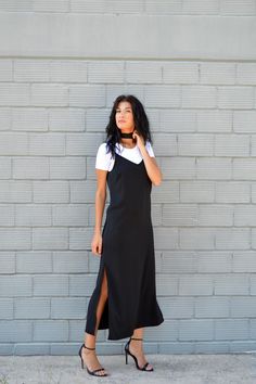 @ Black Maxi Dress Outfit, Plain White T Shirt, Cami Maxi Dress, Spring Street Style, Modest Fashion Outfits, Tshirt Outfits, Cami Dress