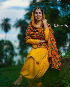 Jago Look, Punjabi Suit Boutique, Embroidery Suits Punjabi, Pre Wedding Photoshoot Outfit, Lehnga Dress, Draping Fashion