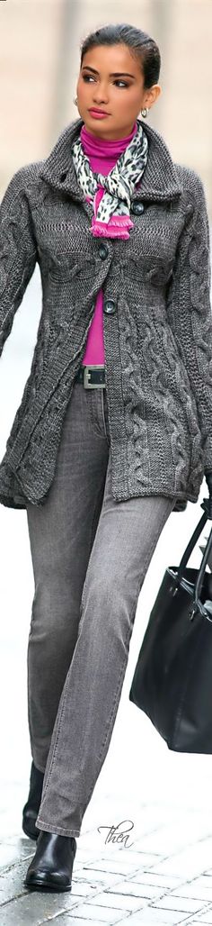 Fashion ● On The Street http://www.noellesnakedtruth.com/ Black Scarf, Grey Jeans, Fashion Over 50, Pink Top, Mode Inspiration, Big Screen, Fall Winter Outfits, Free Knitting