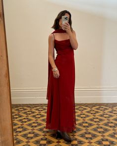 90s red spaghetti strap slip dress with skinny scarf 💄— Coming later today #vintage #90sdress #slipdress #skinnyscarf #vintagedress 90s Prom Dresses, Classy Wedding Guest Dresses, 90s Slip Dress, 90s Prom Dress, Slip Dress Outfit, Red Spaghetti, Vintage Bridesmaid Dresses, Vintage Red Dress, Red Slip Dress