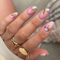 Spring Nails Floral Design, Garden Party Nails, Wildflower Nails, Pastel Nail Art, Garden Nails, Unghie Sfumate, Kutek Disney, Pedicure Ideas, Short Fake Nails