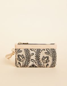 Grab-N-Go Wristlet Bellinger from Spartina 449 Wristlet Wallet Keychain, Cute Wristlet Wallets, Spartina 449, Keychain Wallet, New Best Friend, Car Stuff, Wristlet Wallet, Wristlets, Handbag Accessories