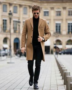 Camel Coat Outfit, Poses Portrait, Long Coat Men, Men's Trench Coat, Trench Coat Outfit, Tan Coat, Outfit For Men, Mens Fashion Smart, Mens Trendy Outfits