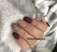 Short Fall Plaid Nails, Brown Plaid Nails Acrylic, Fall Nails Flannel Design, Burberry Sweater Nails, Fall Plaid Nails 2022, Plaid Short Nails, Tartan Plaid Nails, Fall Nail Designs Sweater, Christmas Nails Flannel