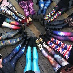 I wish my tights collection was this cool! Mode Boho, Cute Leggings, Galaxy Print, Union Jack, Printed Leggings, Look Cool