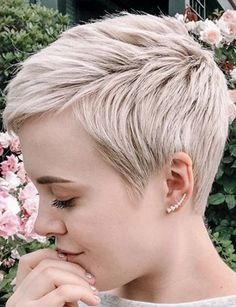 Bob Pendek, Messy Pixie Haircut, Latest Hair Color, Easy Hairstyles For Medium Hair, Short Hair Trends, Haircut Designs, Short Hair Styles For Round Faces