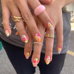 Simple Spring Nails, Art Designs Ideas, Pink Ombre Nails, Daisy Nails, Colorful Nails, Summery Nails, Floral Nail Art, Striped Nails, Vacation Nails