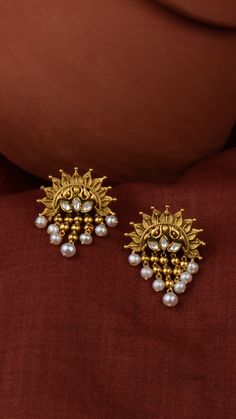 Pearl Tassels, Small Earrings Gold, Gold Earrings Indian, Simple Gold Earrings, Antique Gold Earrings, Gold Jhumka Earrings, Indian Jewelry Earrings, Gold Earrings Models