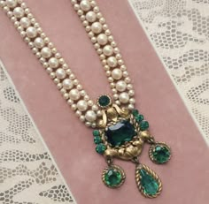 Rice Pearl Necklace Design, Emeralds Necklace, Rice Pearl Necklace, Jewellery Shops, Jewelry Illustration, Gold Necklace Indian Bridal Jewelry