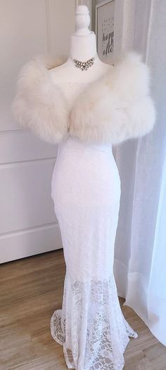 Winter Wedding Fur, Bridal Fur, Wedding Fur, Fur Stole, Glam Dresses, Fancy Outfits, Mode Vintage, Character Outfits, Luxury Vintage