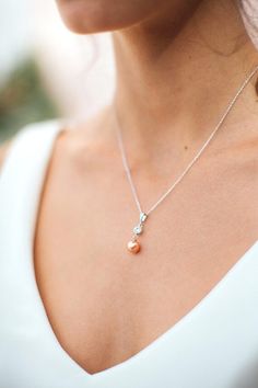 Fine and elegant, this pretty Manohé necklace is available in gold, silver and rose gold. This tide necklace is made of Swarovski pearl and zircon, it will be perfect for your pretty day. The Manohé pearl necklace is also very pleasant to wear on a daily basis. Quality handmade jewelry. - 1 piece - Approximately 44 cm + Extension chain. - Available in Gold, Silver and Rose Gold - Size adjustable on request.  Gift wrapped ready to offer  Back necklace, buckles and bracelet from the same collection available on the here: https://www.etsy.com/fr/shop/AtelierSarahAime?ref=l2-shopheader-name&search_query=Manoh%C3%A9 Creation time 2 weeks  The Sarah Aime workshop wishes you the happiest of days Elegant Rose Gold Necklace For Mother Of The Bride, Rose Gold Solitaire Necklace For Wedding, Anniversary Rose Gold Necklace With Pearl Pendant, Elegant Rose Gold Pearl Necklace For Wedding, Wedding Pearl Charm Pendant Drop Necklace, Rose Gold Pearl Necklace With Charm For Wedding, Rose Gold Pearl Drop Necklace For Wedding, Wedding Pendant Drop Necklace With Pearl Charm, Delicate Pear-shaped Silver Necklace