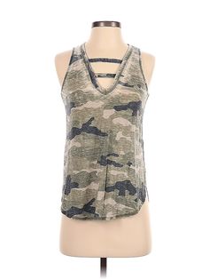 Express One Eleven Tank Top Size: 2X-Small Green Tops - used. 50% POLYESTER, 37% COTTON, 13% RAYON, Halter, | Express One Eleven Tank Top Green Halter Tops - Used - Size 2X-Small Cheap Forever 21 Tank Top, Green Halter Top, Halter Tops, Green Tops, Second Hand Clothes, Do Good, Clean Out, Thrift Store, Fun Things To Do