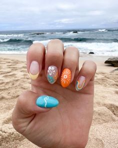 15 Best Beach Themed Nails Ideas For a Stylish Summer Look | Beach Nails Aesthetic Pretty Beach Nails Summer, Nails Beachy Vibes, Acyrilics Nails Beach, Nail Art Beach Vacation, Summer Beach Nails Simple, Summer Nails 2023 Fruit, Nail Inspiration Vacation, Beach Vac Nails, Cute Travel Nails