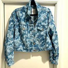 Beautiful Never Worn Excellent Condition Size M Spring Blue Denim Jacket With Floral Print, Trendy Denim Jacket With Floral Print, Trendy Long Sleeve Denim Jacket With Floral Print, Trendy Denim Floral Print Outerwear, Trendy Floral Print Denim Jacket, Trendy Long Sleeve Floral Denim Jacket, Spring Denim Blue Cropped Cotton Jacket, Fitted Blue Cropped Cotton Jacket, Fitted Blue Cotton Cropped Jacket