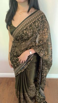 Vintage Saree Aesthetic, Desi Jewelry Aesthetic Simple, Desi Western Outfit, Pakistani Actress In Saree, Desi Jewelry Aesthetic, Saree Inspo For Farewell, Simple Sarees For Farewell, Jewelry Aesthetic Simple, Indian Baddie