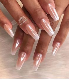 Ombre Chrome Nails, Shiny Nails Designs, Unghie Sfumate, Chrome Nails Designs, Shiny Nails, Classy Nails, Fancy Nails, Chic Nails