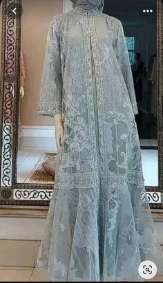 Muslim Fashion Dress Modern, Dress Brokat Modern, Fashion Muslimah, Long Dres, Modest Dresses For Women, Dress Maker, Kebaya Brokat, Dress Pesta, Simple Gowns