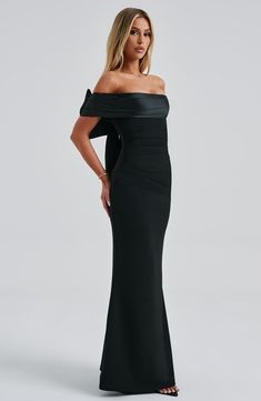 Introducing the dreamiest dress of the season, Joanna. This maxi style is cut from our luxe stretch crepe that hugs the figure and flares gently at the skirt. It has a pleated satin bardot panel neckline with stunning removable bow to the reverse. It's complete with pleats to the waist. 



Colour: Black.

Premium stretch crepe fabric.

Fully lined.

Pleated satin bardot panel on neckline.

Removable satin bow on reverse.

Asymmetric pleats on waist.

Fit and flare skirt.

Invisible zipper to the reverse.

Maxi length.

 Size: XS, S, M, L, XL, XXL