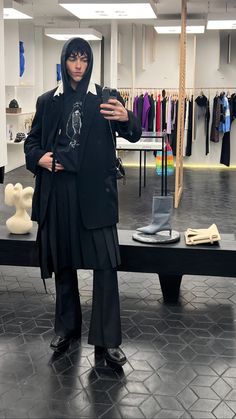 Long Skirt Men Outfit, Men In Skirts Fashion Aesthetic, Men Skirt Outfits, Crowcore Fashion, Genderless Outfit, Layering Outfits Men, Men Skirt, Skirt Over Pants, Black Tie Attire