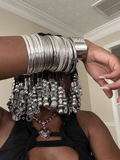 Silver Beads In Hair, Y2k Futurism Hairstyles, Natural Hair Jewelry Hairstyles, Afro Futurism Hairstyles, Braids With Silver Beads, Shoulder Braids With Beads, Silver Hair Beads, Silver Accessories Black Women, Futuristic Jewelry Aesthetic