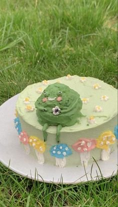 Cute simplistic frog cake. Cottagecore. Indie. Cake. Frog. Cute Chaotic Cake Aesthetic, Weird Cake Ideas, Weird Birthday Cakes, Weird Cakes Funny, Goblin Cake, Silly Cakes, Weird Cakes, Quirky Cakes, Goofy Cake