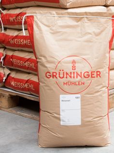 a large bag of gruninger muhlen sitting on top of a pallet