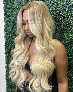 22 Inch Blonde Extensions, Blonde Bombshell Hair, Blonde Frontal Wig, Bombshell Curls, Hair Base, Beige Blond, Long Blonde Wig, Frontal Wig Hairstyles, Cute Hair Colors