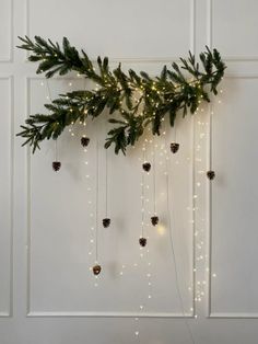 #новыйгод #ро�ждество #merrychristmas #happynewyearwishes #decor New Year Decorations Ideas 2024, New Year Garland, Julkransar Diy, Minimalist Christmas Decor, Christmas Interiors, Christmas Inspo, Minimalist Christmas, Christmas Mood