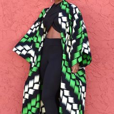 Indulge In Luxury And Sophistication With Our Block Geometric Kimono. The Flowy And Long Design Creates A Glamorous Silhouette, While The Bold Geometric Pattern Adds An Artistic Touch To Your Ensemble. Elevate Any Outfit With This Exclusive Piece. Fitted Black Kimono For Beach, Black Fitted Long Kimono, Fitted Long Black Kimono, Chic Long Black Kimono, Style Vert, Spring Floral Prints, Mode Kimono, Patchwork Cardigan, Afrikaanse Mode