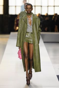 Gucci Fall 2024 Ready-to-Wear, Fashion Show & Collection Review [PHOTOS] Fall Winter Trends, Gucci Fashion, Runway Trends, Outfit Inspiration Fall, Winter Trends, Trendy Fall, Fall Fashion Trends, Fashion Show Collection, Winter 2024