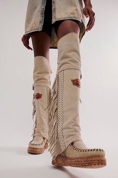 Tall Boots Outfit, Fringe Shoes, Boho Boots, Moccasins Style, Suede Moccasins, Moccasin Boots, Fringe Boots, Leather Moccasins, Leather Boots Women